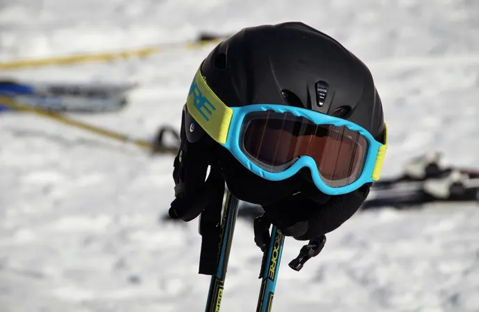 Helmet compatibility of Snow Goggle Lenses