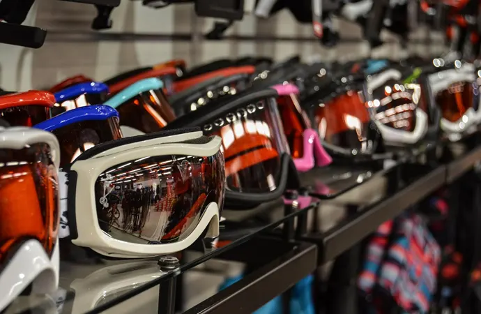 Types of Ski Goggle Lenses