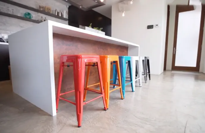 What is the difference between counter height and bar height chairs?