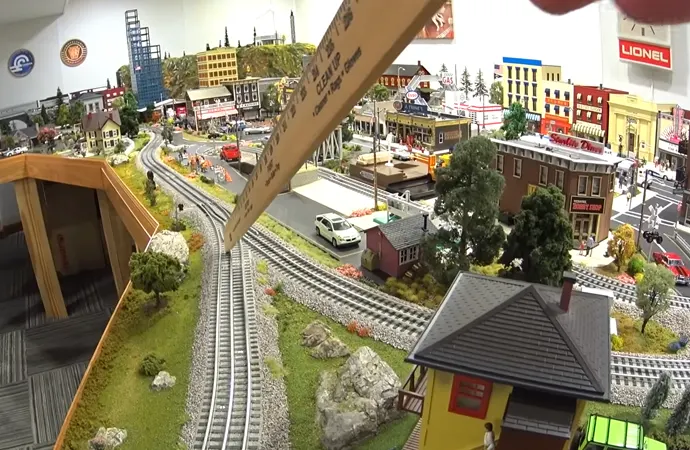 What is An O-Gauge track?